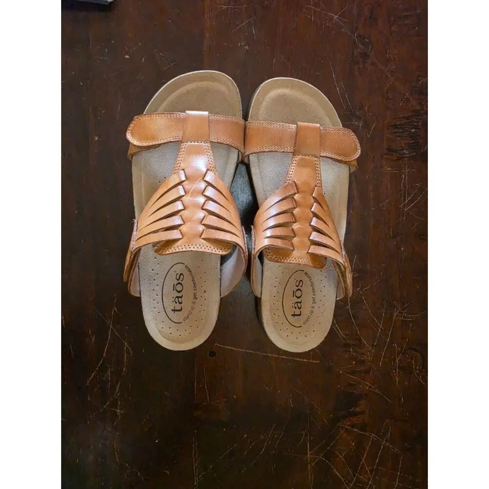 Taos Wonderful sandals Size 7 like new